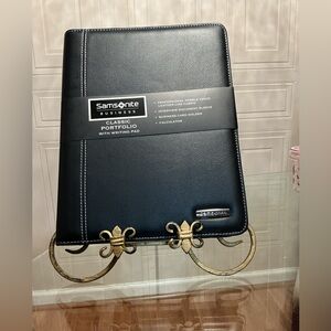 Brand New Samsonite® Vinyl Bi-Fold Writing Pad, 12 1/4″ x 10″ x 1″, Black